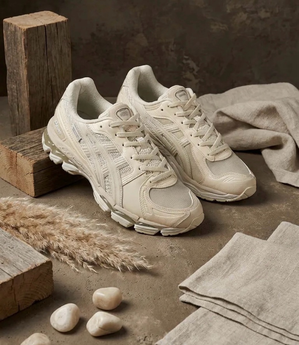 INVINCIBLE_MADNESS_ASICS_GEL-KAYANO