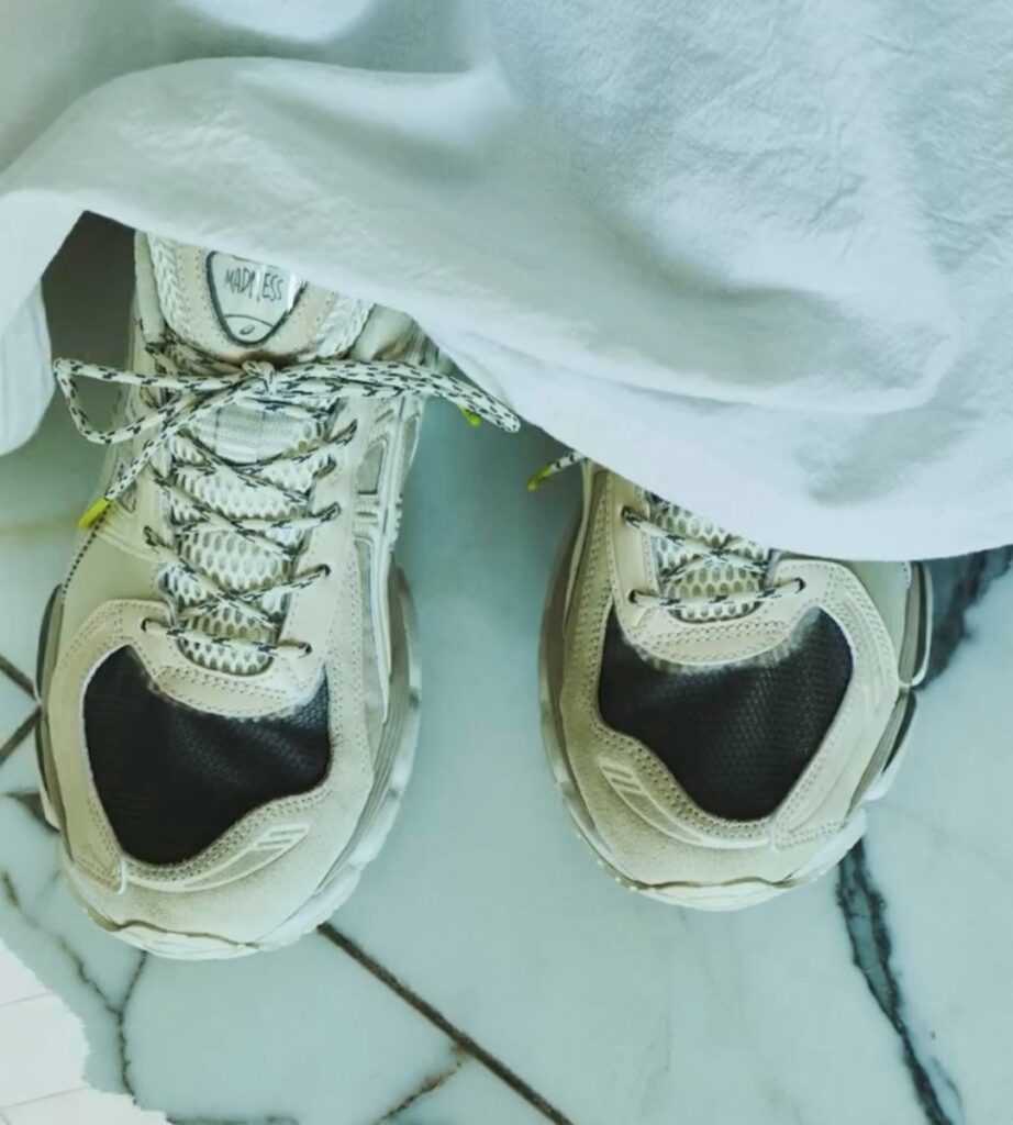 INVINCIBLE_MADNESS_ASICS_GEL-KAYANO